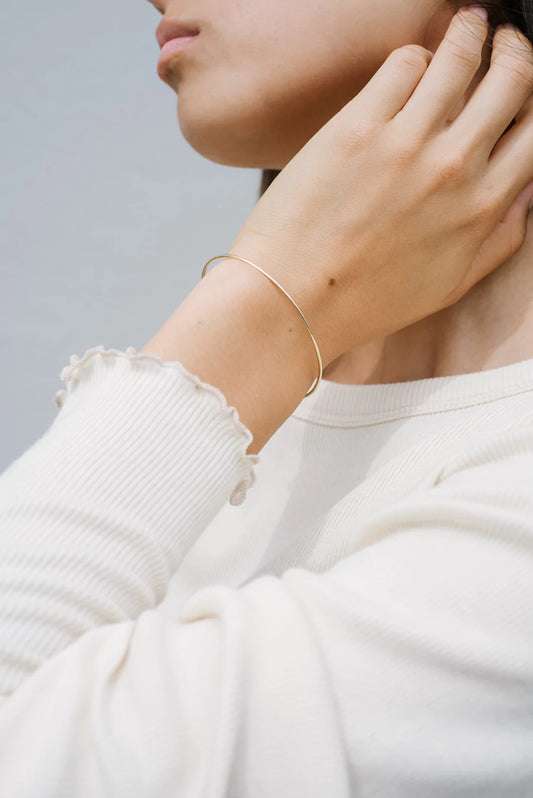 Jonc minimalist bracelet Thin Cuff Bangle - Kara Yoo